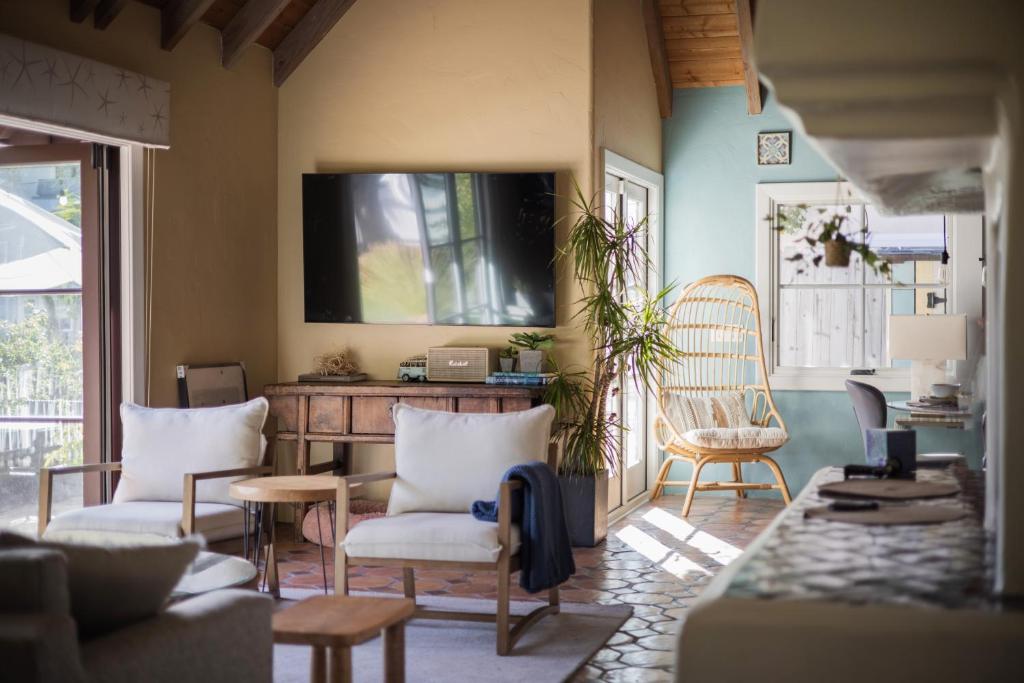 Coastal House — homepage