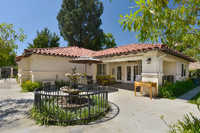 Summer House at Claremont Manor, A memory care neighborhood — homepage